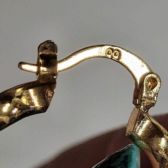 Tri tone hoop earrings. Gorgeous. Rose Gold, Gold & Silver wavy hoops - Picture 6 of 6